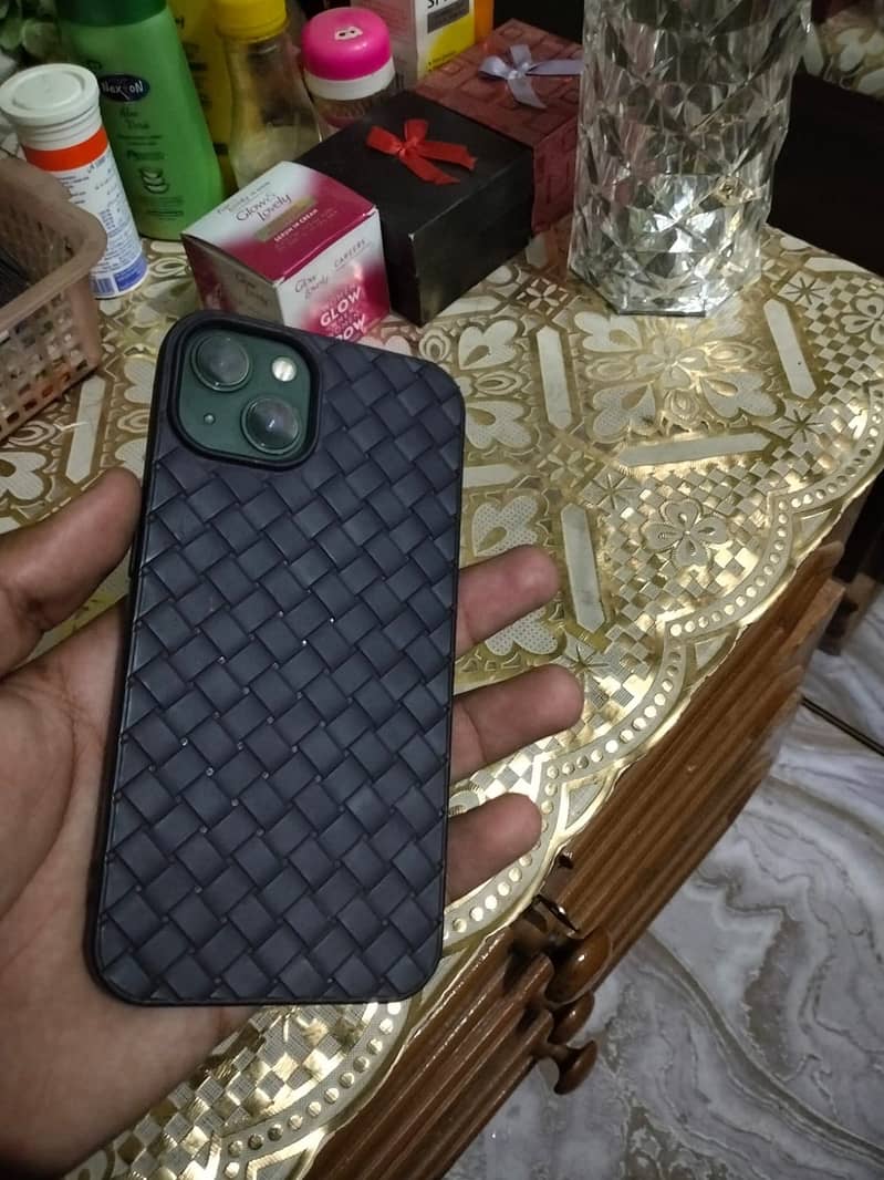 iPhone 13 4