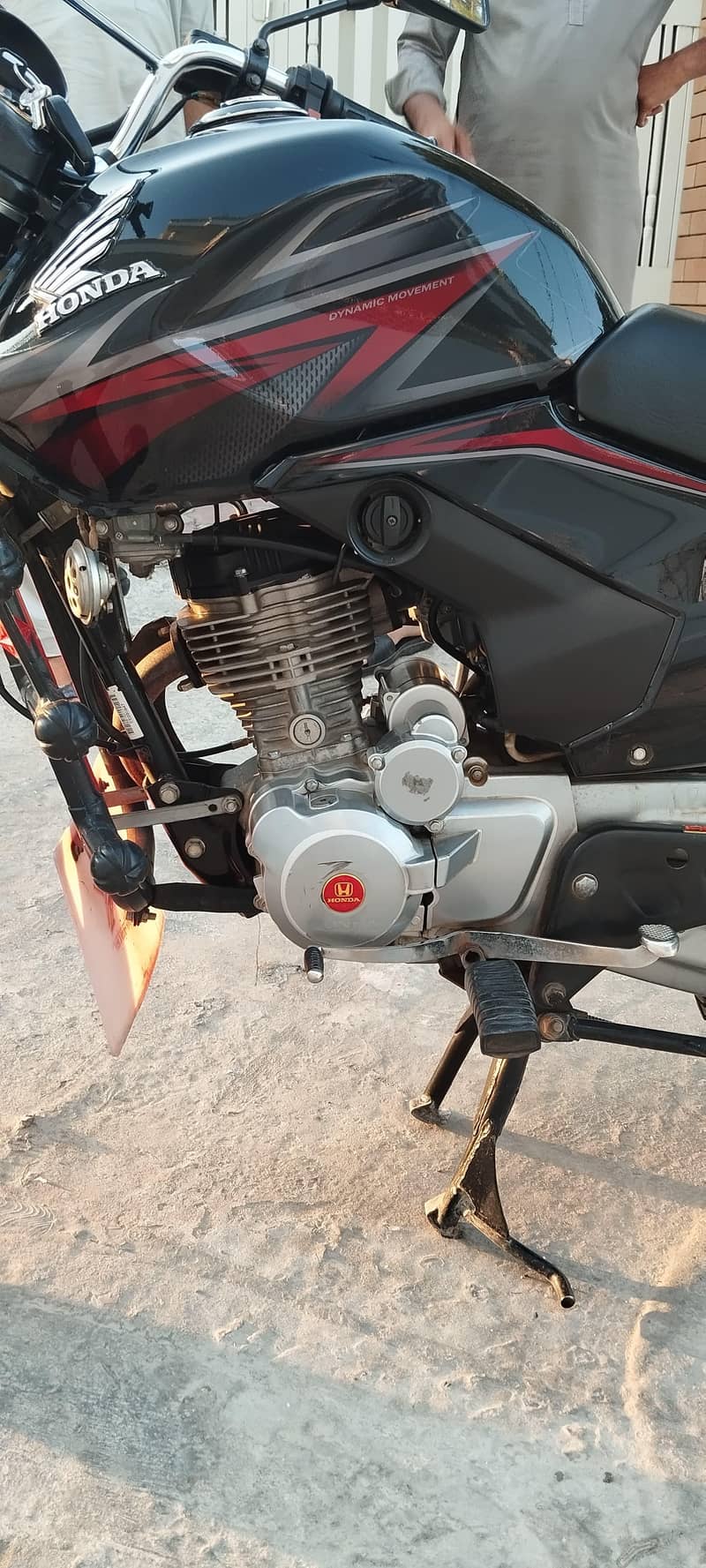 hunda cb125f 4
