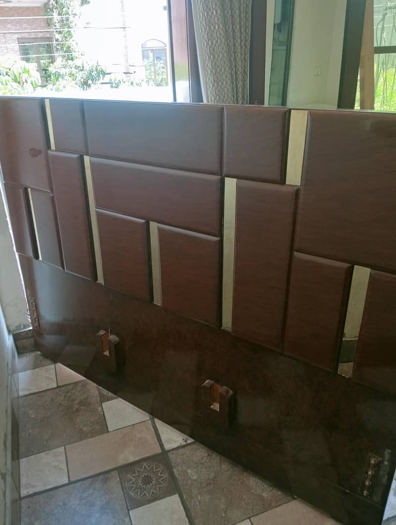 double bed aur side table 0