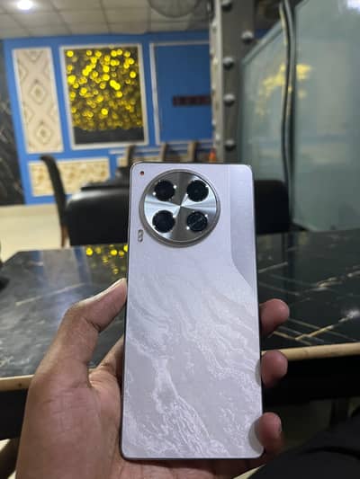 Tecno CAMON 30