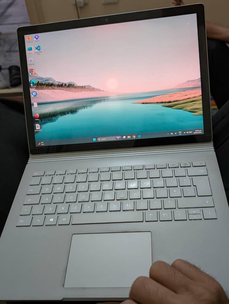 Microsoft Surface Book 2 1