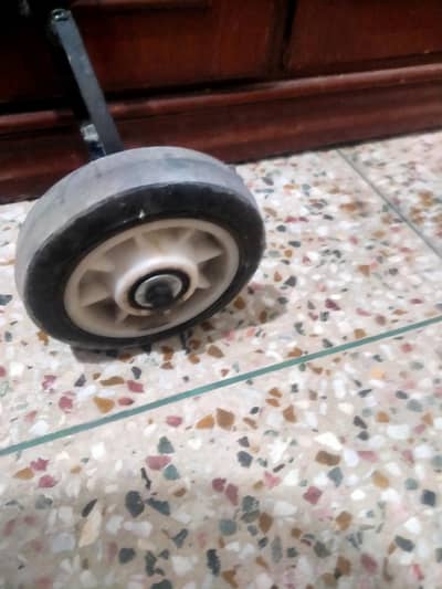 side suportng wheels