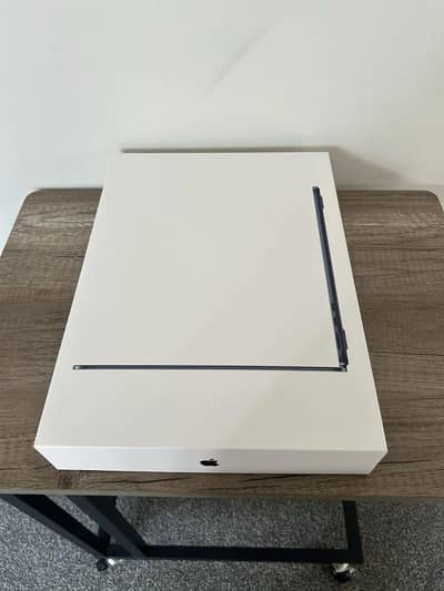 13-inch MacBook Air M5 (2026) – Midnight