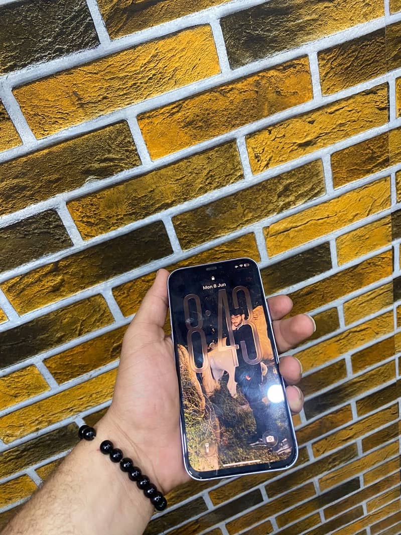 Apple iPhone 12 4