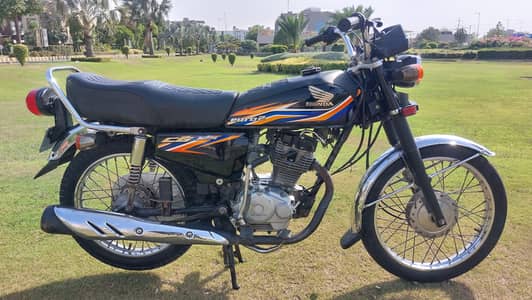 Honda CG125 Black 2018 Golden number 321