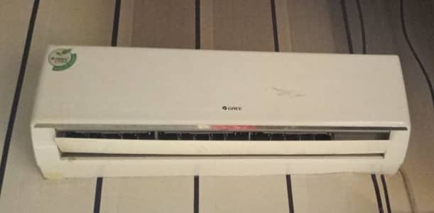 Gree 1.5 ton Ac sirf gass dlwani h or use krna h good condition
