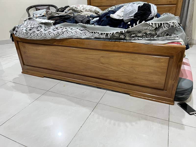 King size bed 1