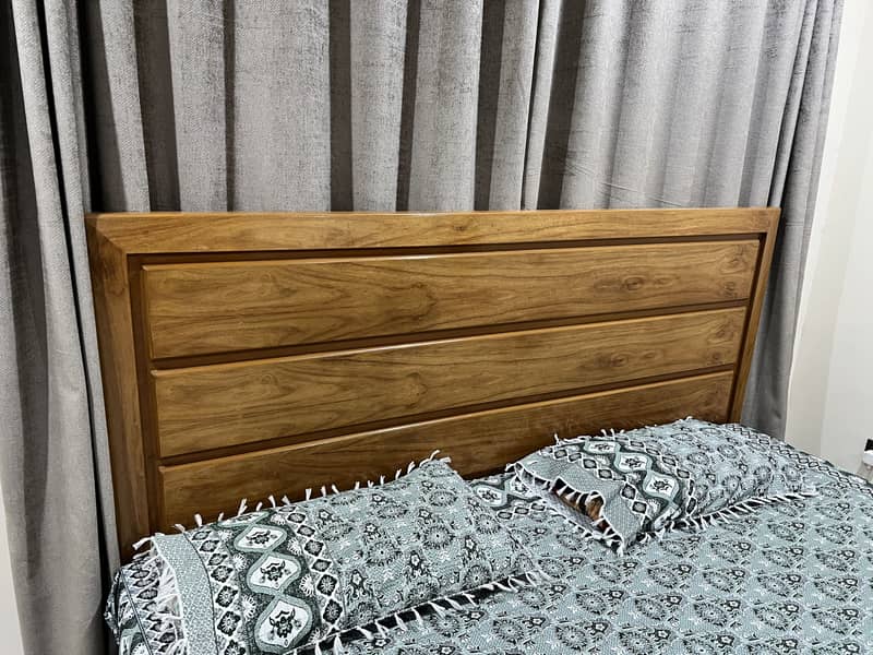 King size bed 2