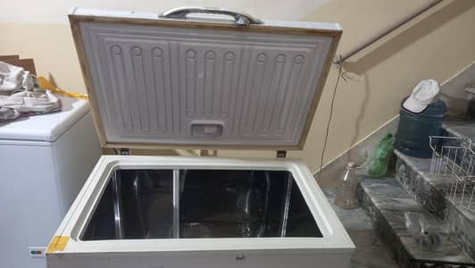 Chest Freezer – 50% Working Condition