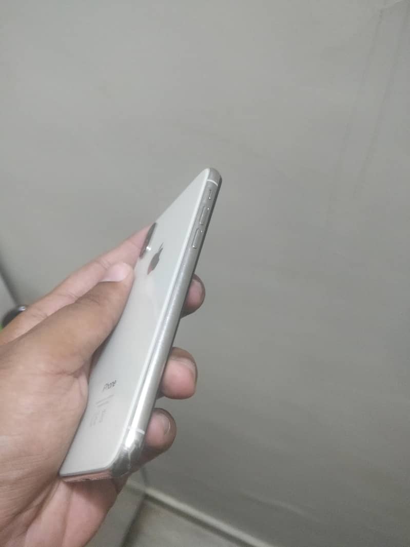 Apple iPhone X 3