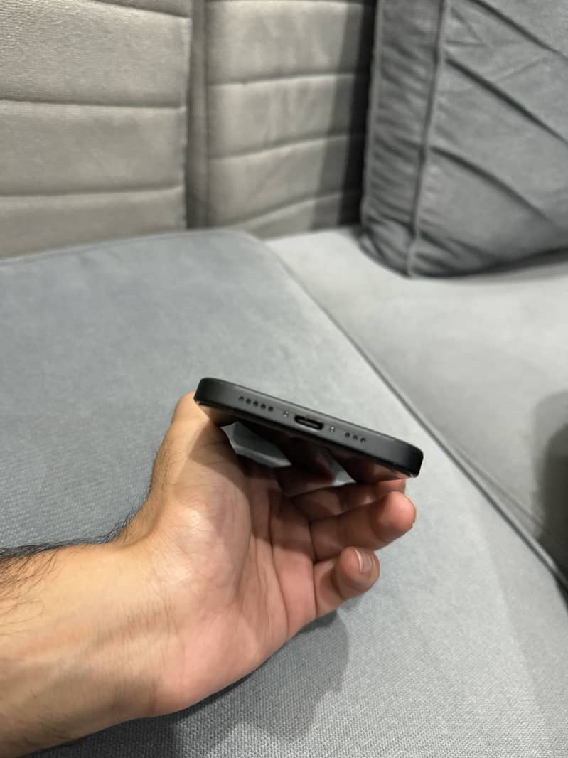 Apple iPhone 16 0