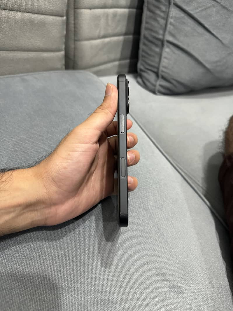 Apple iPhone 16 1