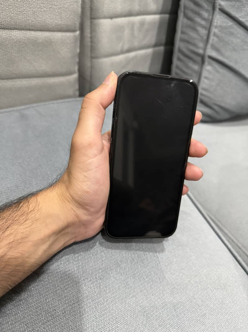 Apple iPhone 16 2
