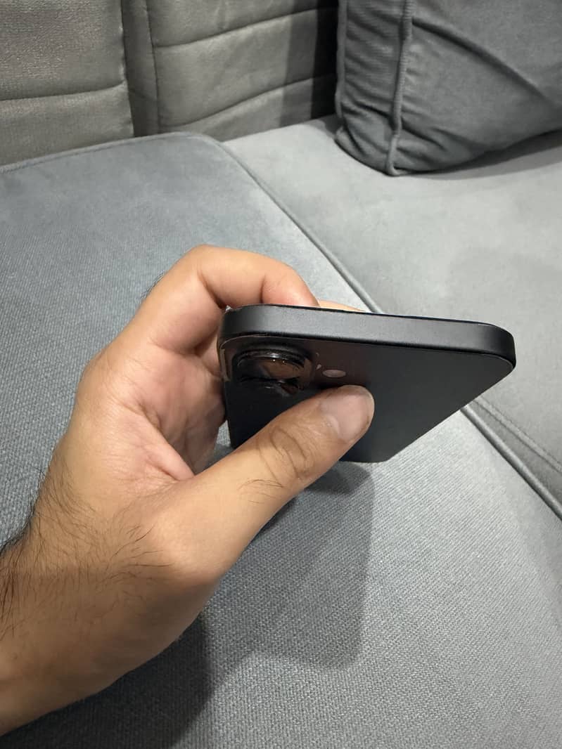 Apple iPhone 16 3