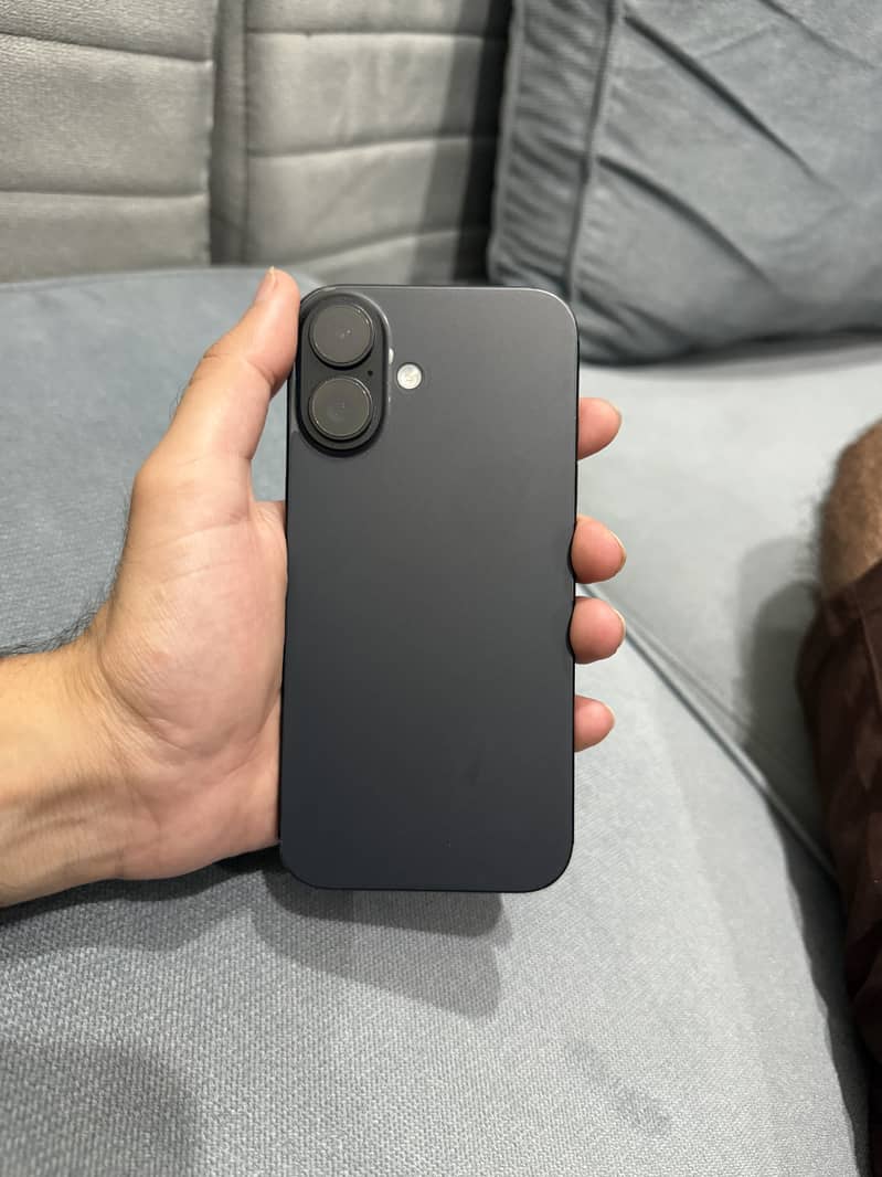 Apple iPhone 16 5