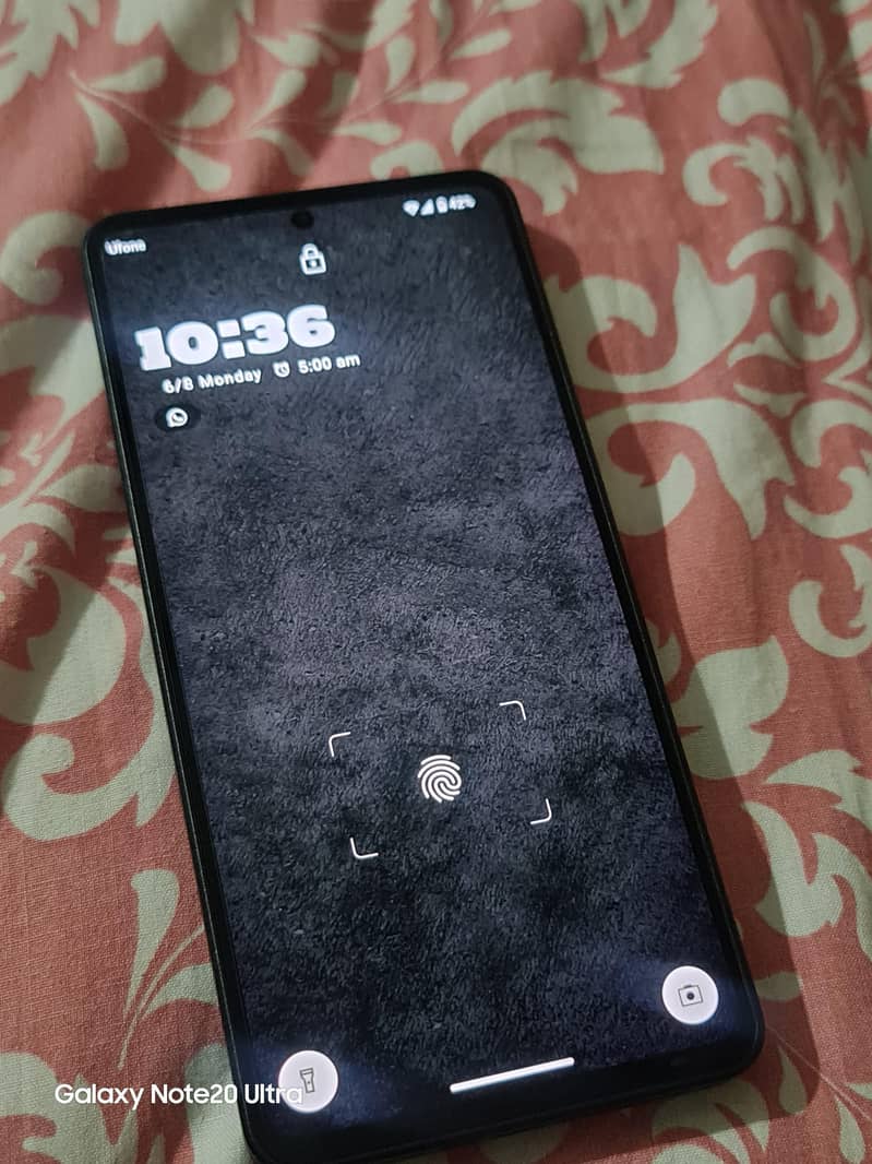 Sharp Aquos R8s pro 0