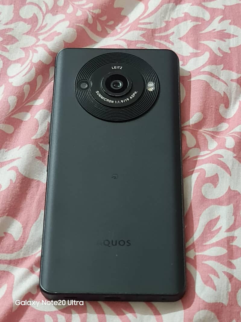 Sharp Aquos R8s pro 2