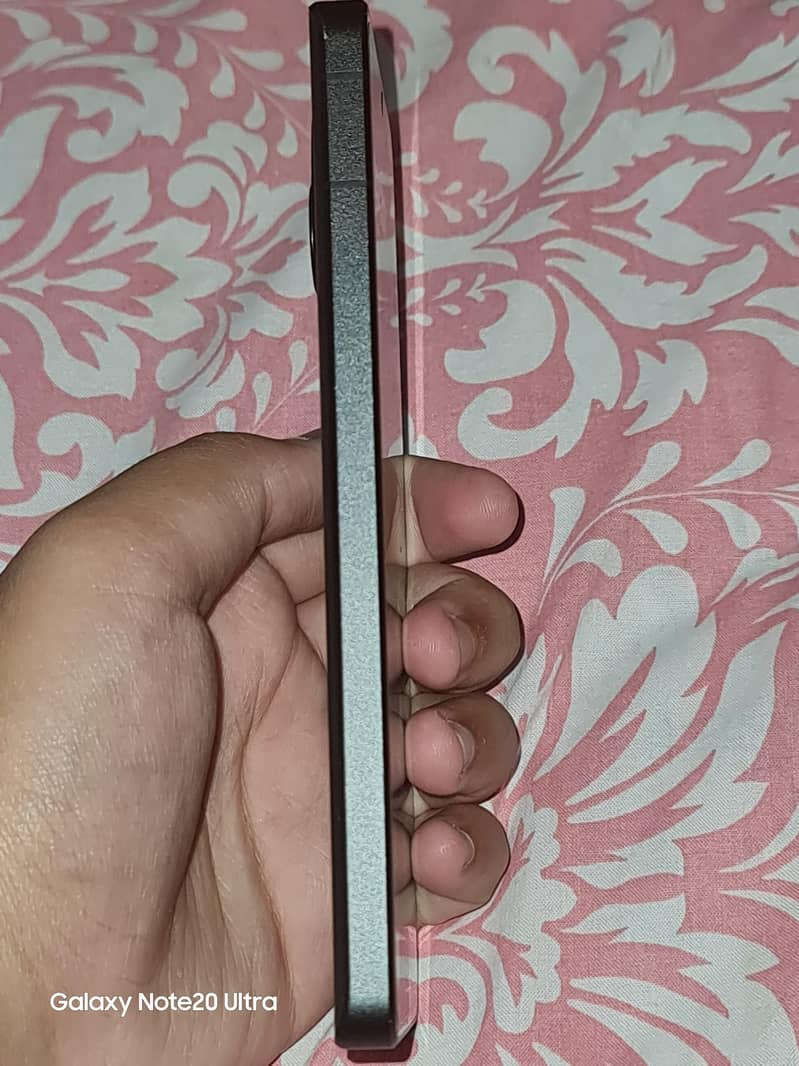 Sharp Aquos R8s pro 3