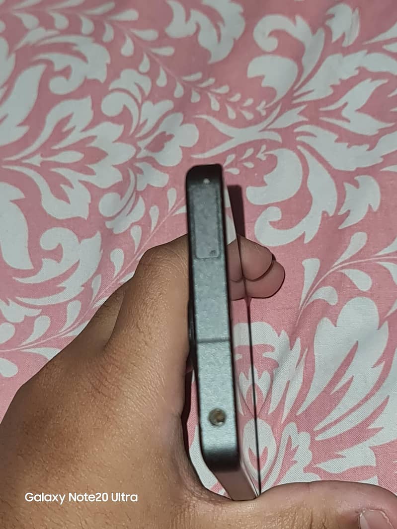 Sharp Aquos R8s pro 4
