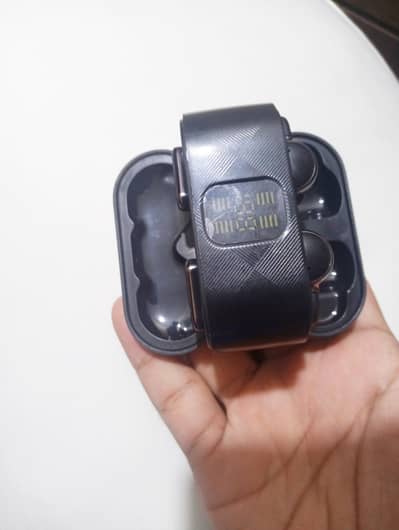 RoyalTech Quadbeat Earbuds (2in1) Urgent sale