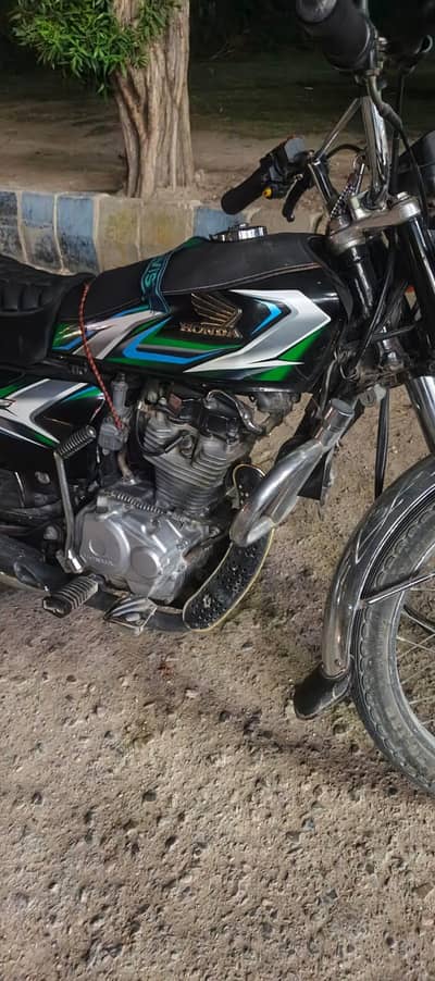 CG 125 With Green Balack