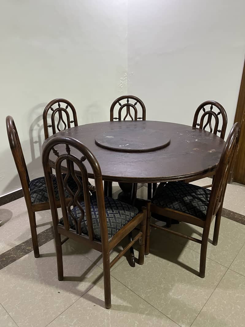 Dining table 0