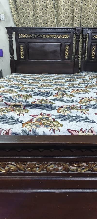2 Single Beds with 2 Side Tables