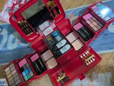 Make up kit