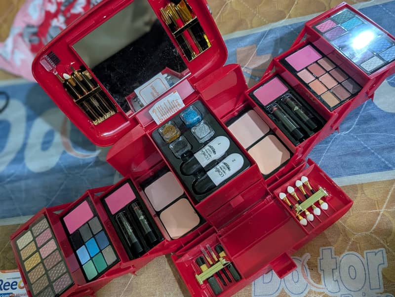 Make up kit 0