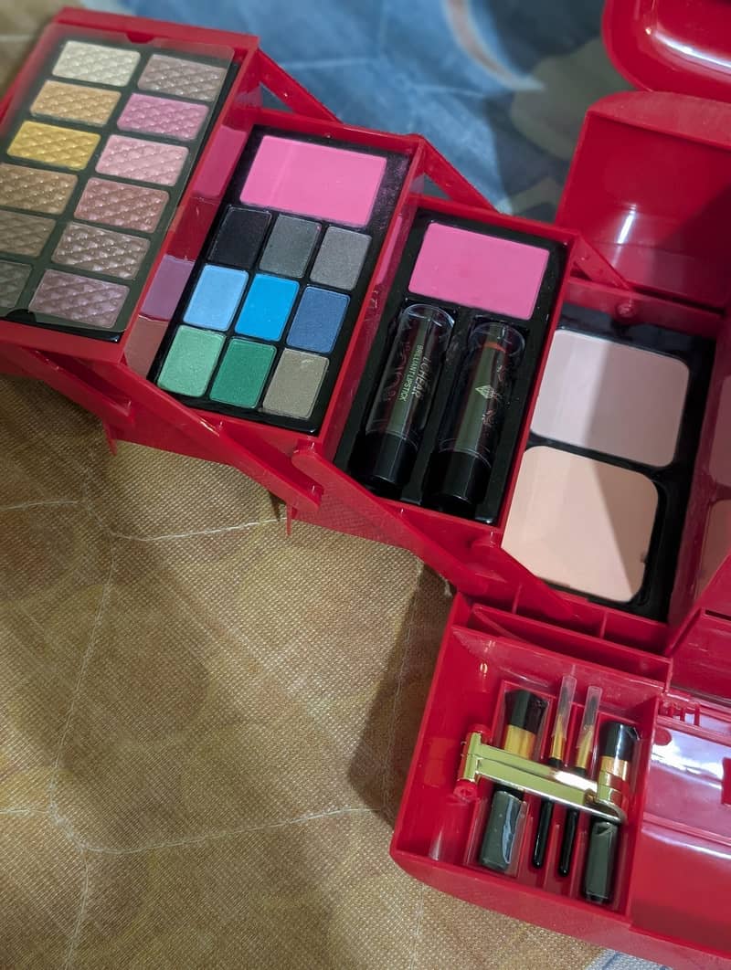 Make up kit 1