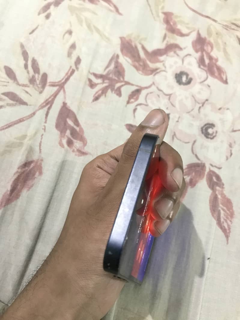 Apple iPhone 12 3
