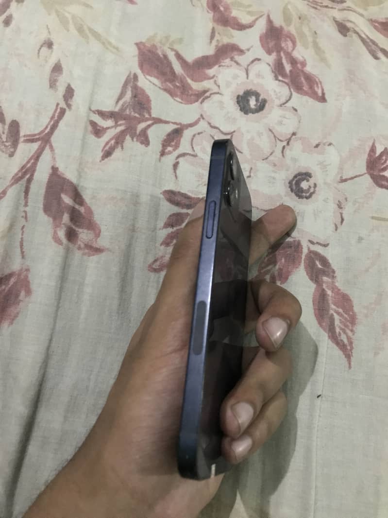 Apple iPhone 12 5