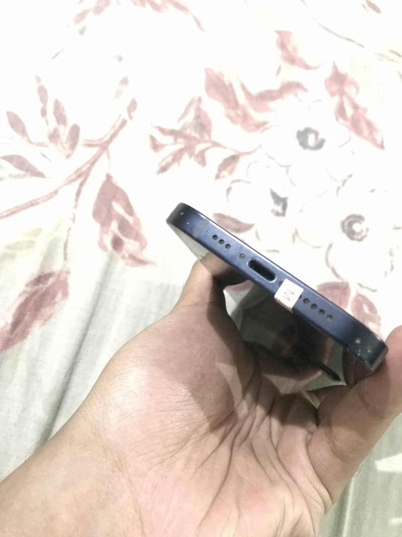 Apple iPhone 12 6