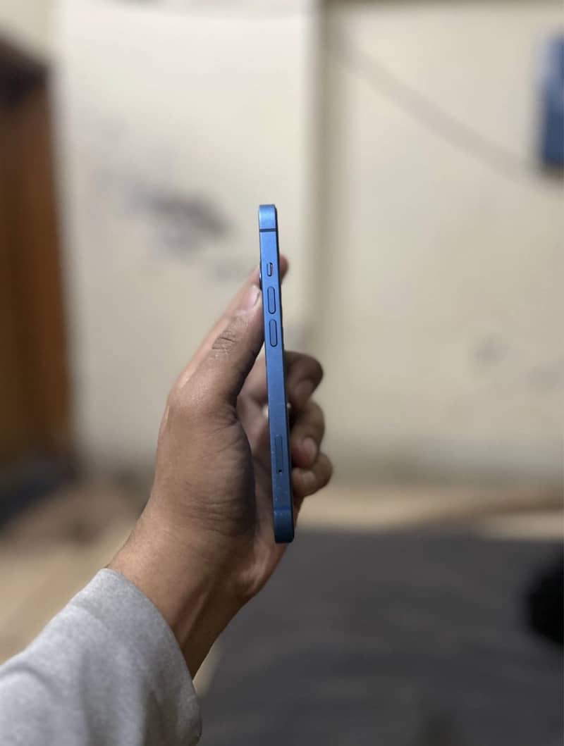 Apple iPhone 13 2