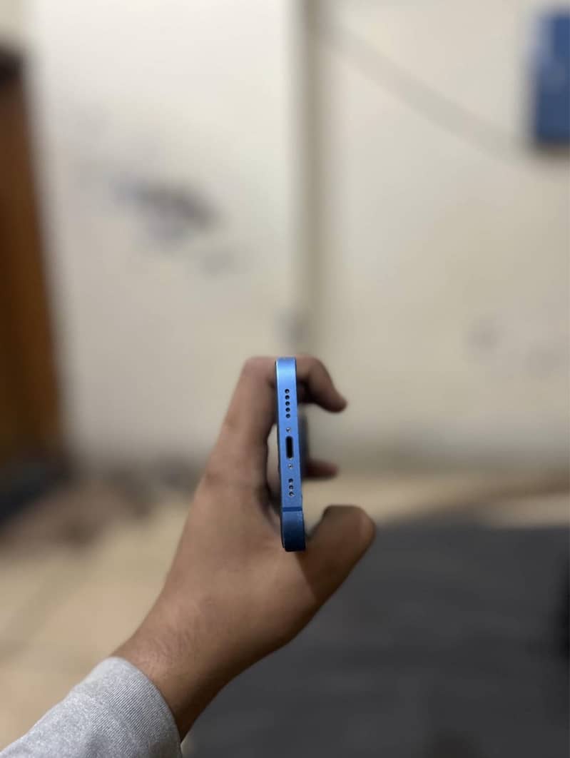 Apple iPhone 13 4
