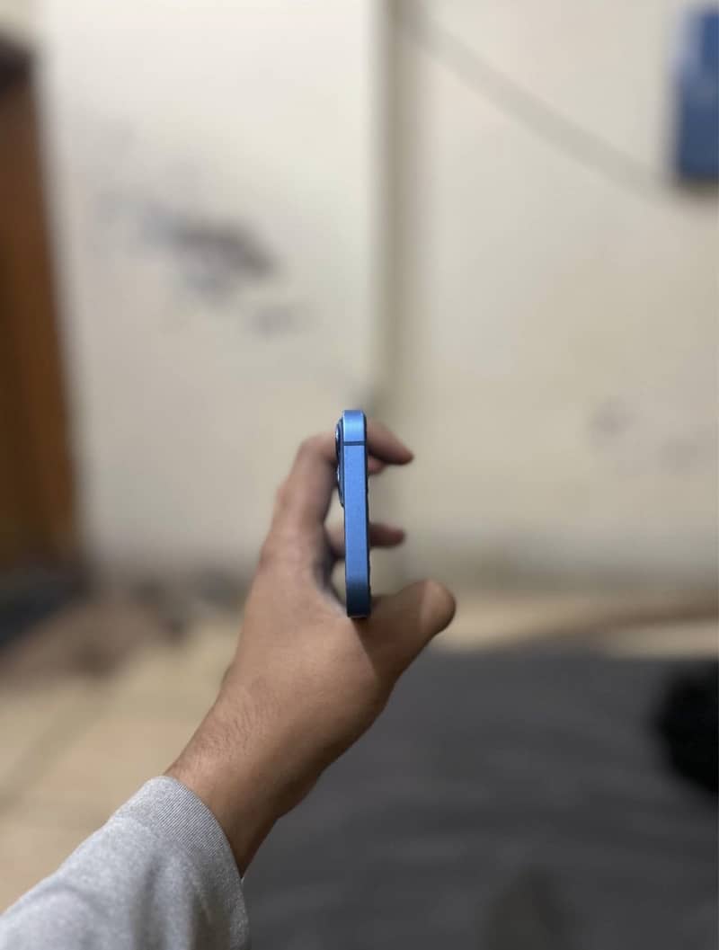 Apple iPhone 13 5