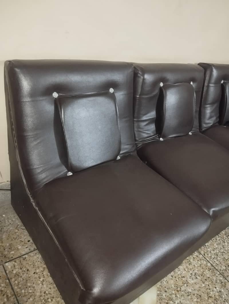 Sofas and Office seats 6