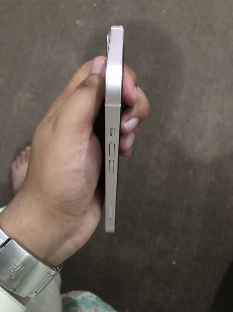Apple iPhone 13 2