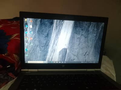hp elitebook with SSD super fast hy i5 3rd janrashin condition 10/10