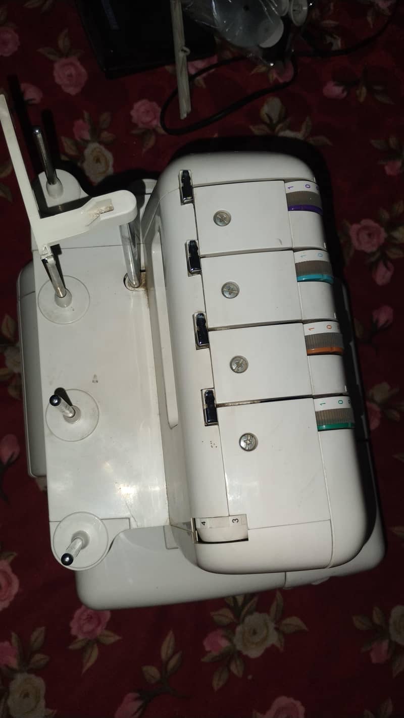 Overlok machine 1