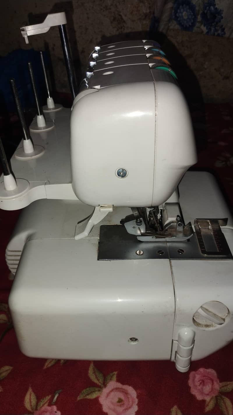 Overlok machine 2