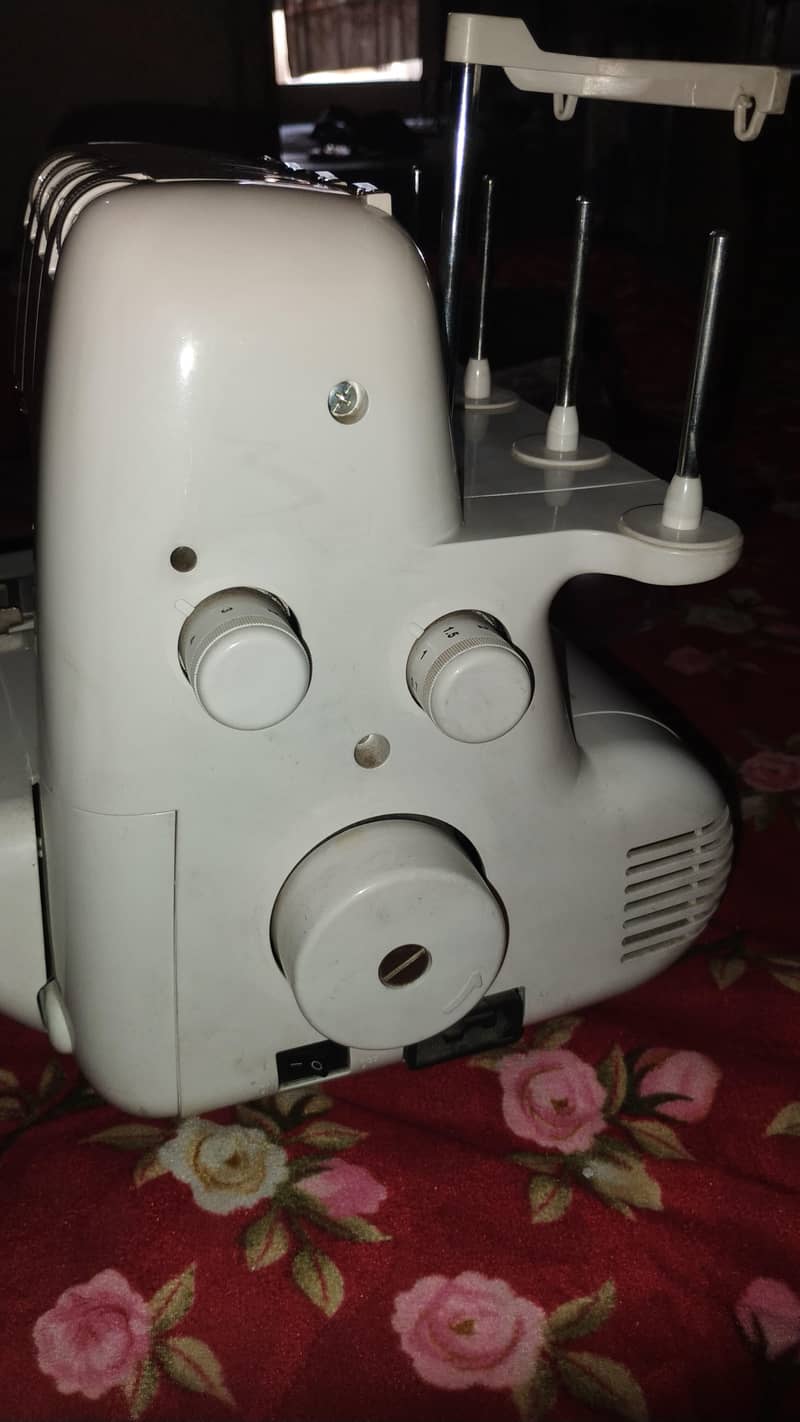 Overlok machine 3