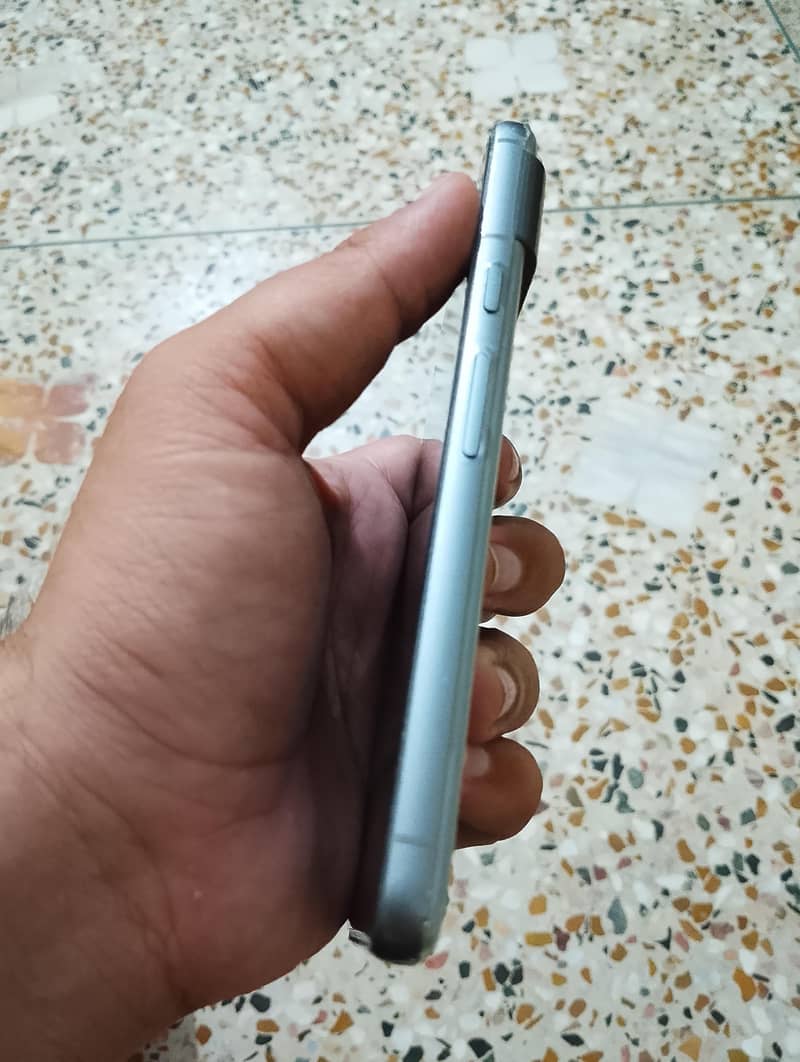 Google Pixel 8 4