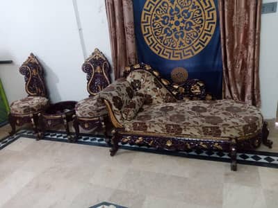 dewan and coffy chairs set for urgent sale best condition