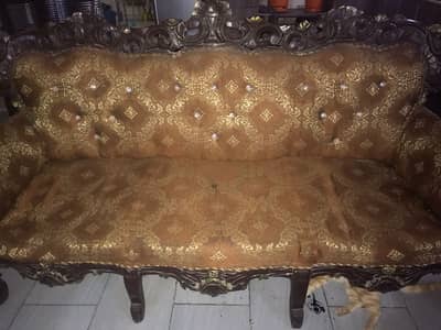 Chiniot design 5 seater sofa set for urgent sale