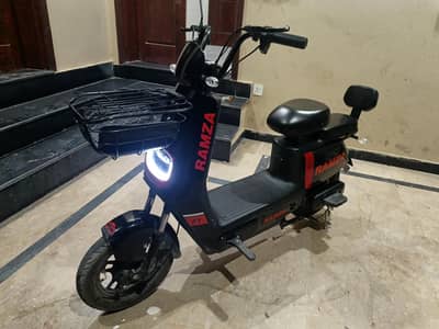 ramza z 1 electric scooty few months use good condition