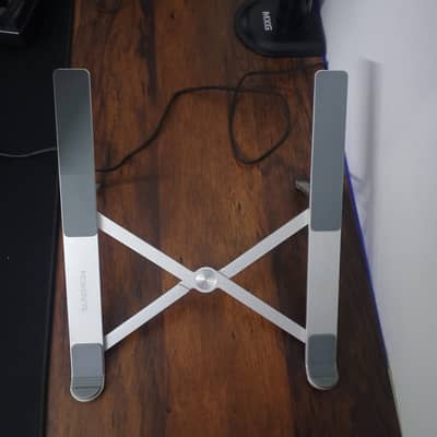 Laptop stands for all types. Can also support heavy gaming laptops