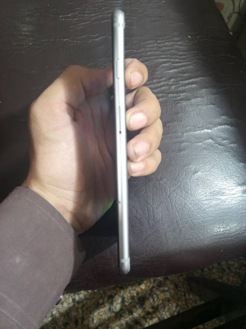 Apple iPhone 6 Plus 4