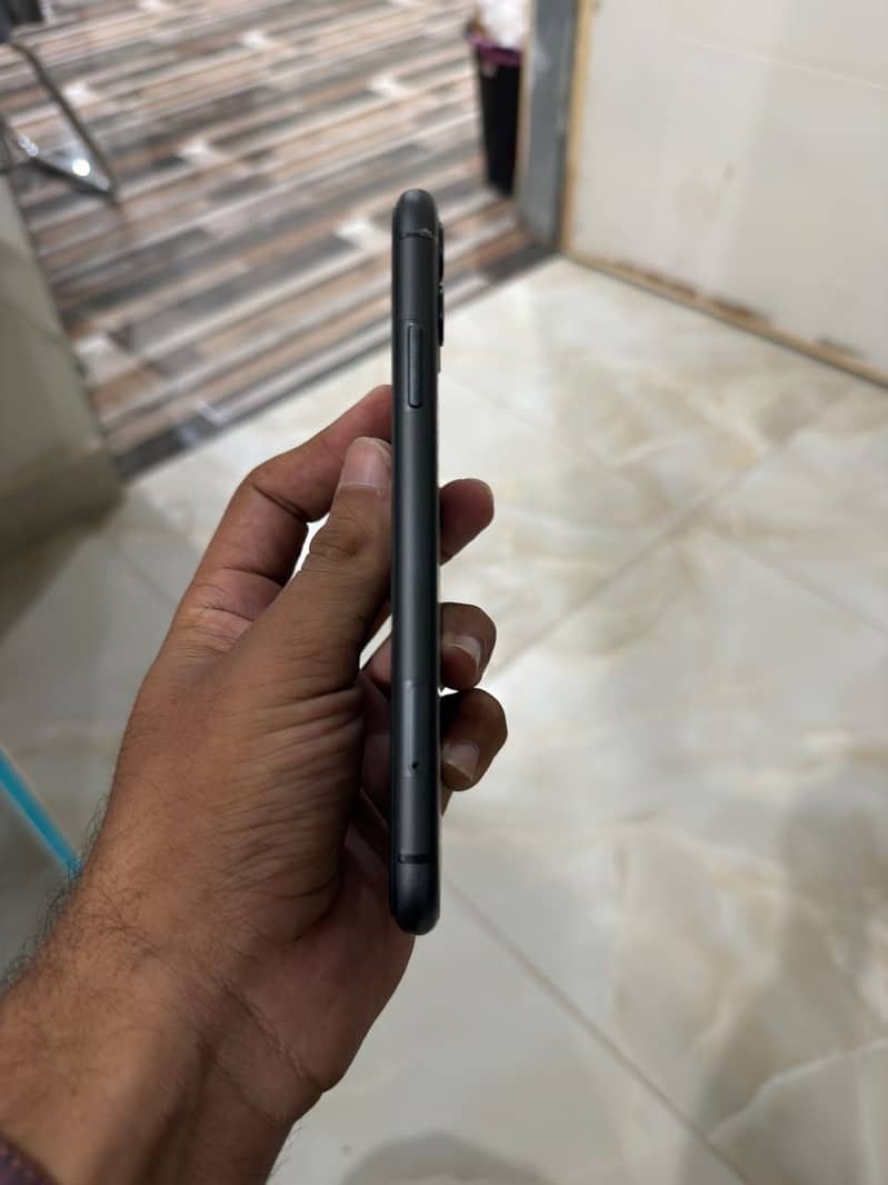Apple iPhone 11 4