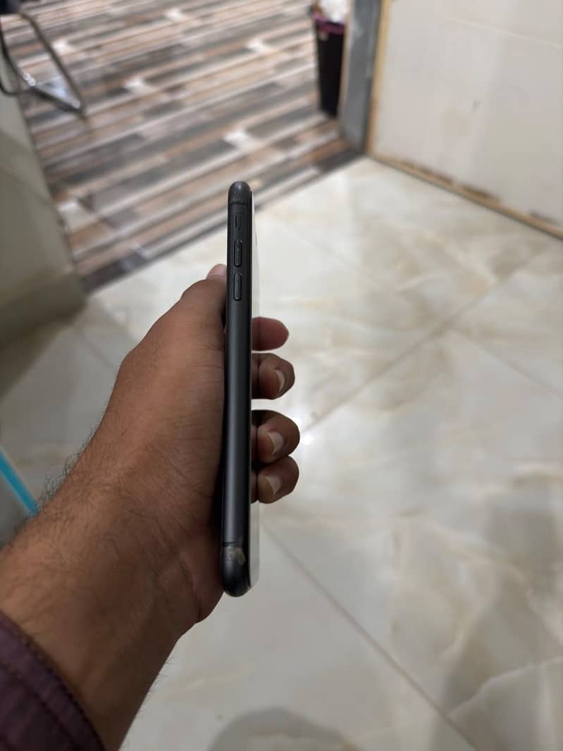 Apple iPhone 11 7